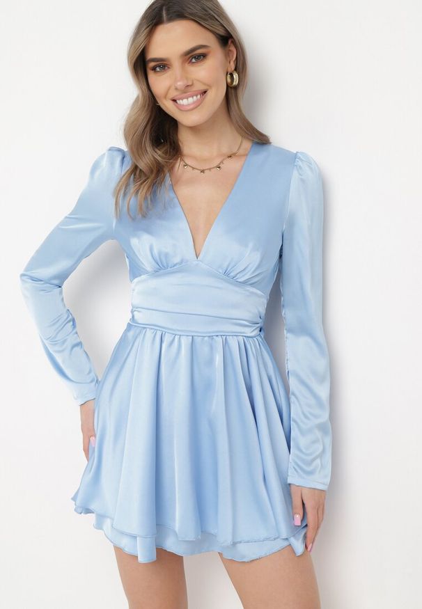 Born2be - Niebieska Satynowa Sukienka Mini z Głębokim Dekoltem i Wiązaniem z Tyłu Liadan. Okazja: na imprezę. Kolor: niebieski. Materiał: satyna. Styl: elegancki. Długość: mini