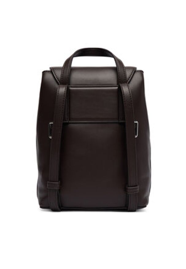 Calvin Klein Plecak Bold Ck Flap Mini Backpack LV04F3893G Brązowy ciemny. Kolor: brązowy. Materiał: skóra