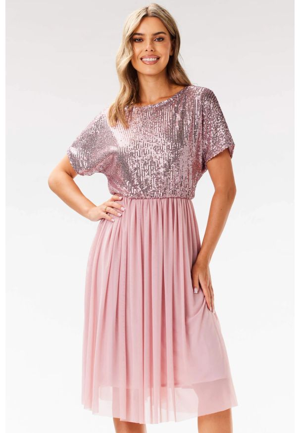 Awama - Koktajlowa sukienka na wesele rozkloszowana z cekinami róż. Okazja: na ślub cywilny, na wesele, na imprezę. Kolor: czarny, różowy. Materiał: tiul. Styl: wizytowy