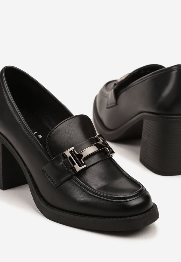 Renee - Czarne Półbuty Mokasyny na Słupku z Wkładką ze Skóry Naturalnej i Aplikacją Tulelia. Okazja: na co dzień, na randkę, na spacer. Kolor: czarny. Materiał: skóra. Wzór: aplikacja. Obcas: na słupku. Styl: casual, elegancki