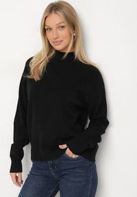 Born2be - Czarny Golf z Metalicznymi Guzikami Aderlia. Okazja: na spotkanie biznesowe, do pracy, na co dzień. Typ kołnierza: golf. Kolor: czarny. Materiał: jeans. Styl: elegancki, biznesowy, klasyczny, casual