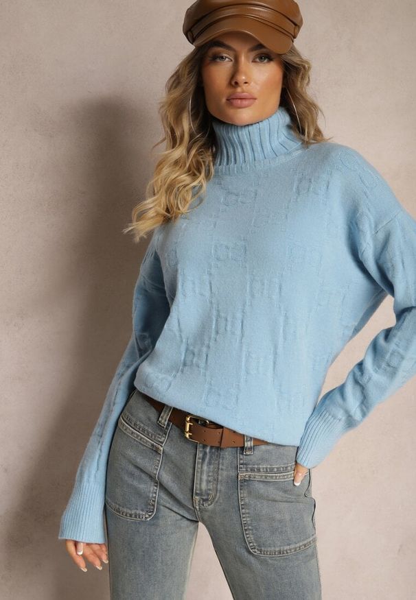 Renee - Niebieski Golf o Klasycznym Kroju Savelle. Okazja: na co dzień. Typ kołnierza: golf. Kolor: niebieski. Materiał: jeans. Długość rękawa: długi rękaw. Długość: długie. Styl: klasyczny