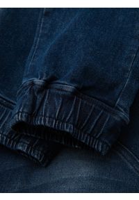 Ombre Clothing - Męskie spodnie jeansowe joggery z przetarciami i zamkami – ciemnoniebieskie V1 - Rozmiar: S. Kolor: niebieski. Materiał: jeans. Styl: retro, klasyczny, rockowy #6