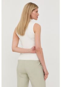 Guess sweter damski kolor beżowy lekki z golfem. Typ kołnierza: golf. Kolor: beżowy. Materiał: materiał, dzianina, wiskoza #3