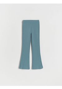 Reserved - Spodnie flare z rozcięciami - jasnoturkusowy. Kolor: turkusowy. Materiał: tkanina, włókno, bawełna