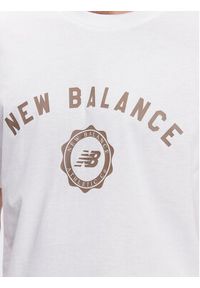 New Balance T-Shirt Sport Seasonal Graphic MT31904 Biały Relaxed Fit. Kolor: biały. Materiał: bawełna. Styl: sportowy