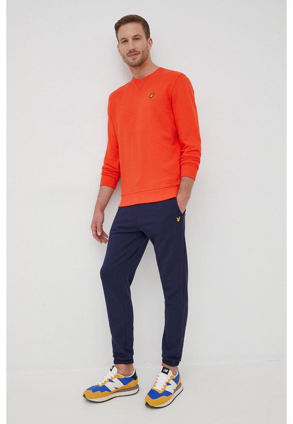 Lyle & Scott bluza bawełniana męska kolor pomarańczowy gładka. Okazja: na co dzień. Kolor: pomarańczowy. Materiał: bawełna. Wzór: gładki. Styl: casual