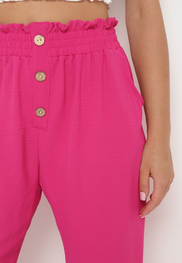 Born2be - Fuksjowe Spodnie z Wysoką Talią Typu Paper Bag z Gumką w Pasie Noravia. Okazja: na co dzień. Kolor: różowy. Styl: elegancki, casual, klasyczny