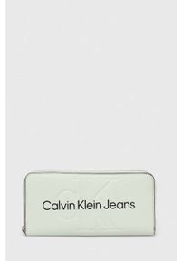 Calvin Klein Jeans portfel damski kolor zielony. Kolor: zielony
