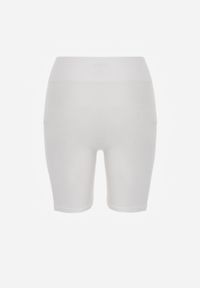 Renee - Białe Elastyczne Szorty Biker High Waist Diovien. Okazja: na co dzień. Stan: podwyższony. Kolor: biały. Materiał: prążkowany. Długość: krótkie. Styl: casual #3