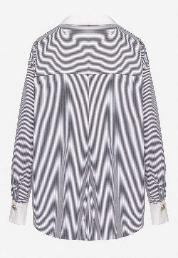 Born2be - Biało-Czarna Koszula Oversize z Wiskozy z Kieszenią i Aplikacjami przy Mankietach Lisavielis. Okazja: na co dzień. Typ kołnierza: kołnierzyk klasyczny. Kolor: biały. Materiał: wiskoza. Długość rękawa: długi rękaw. Długość: długie. Wzór: aplikacja. Styl: casual, elegancki, klasyczny