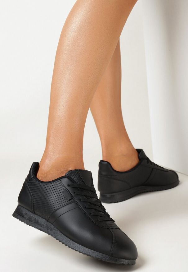 Born2be - Czarne Sneakersy Sznurowane Atheleta. Okazja: na co dzień. Kolor: czarny. Sport: fitness
