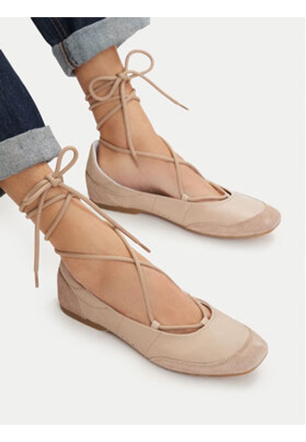 Patrizia Pepe Baleriny 8Z0123/L150-R874 Beżowy. Kolor: beżowy. Materiał: skóra