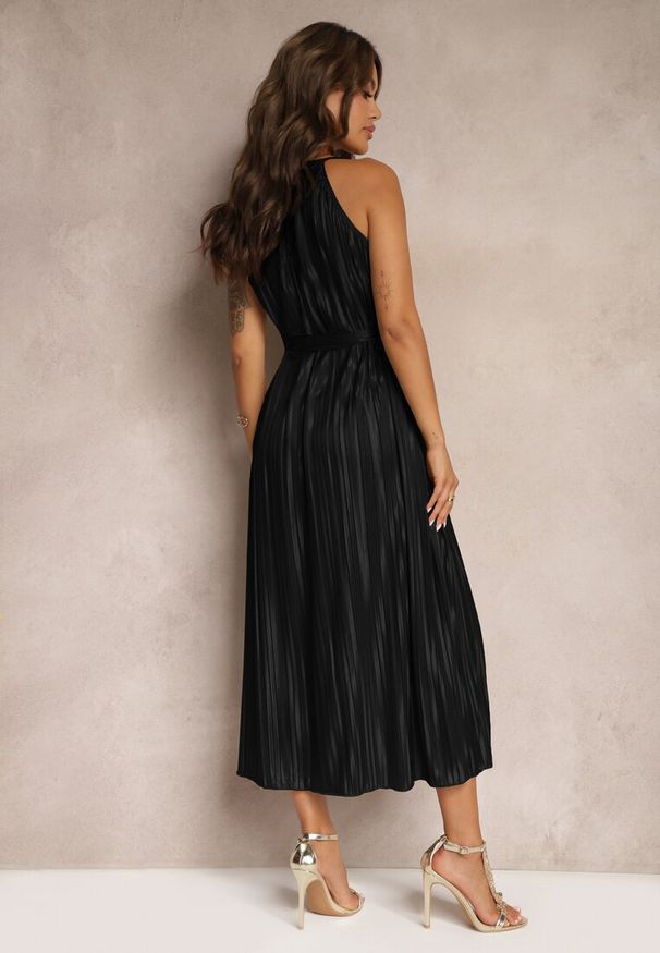 Renee - Czarna Sukienka Plisowana z Paskiem w Talii na Cienkich Ramiączkach Wasea. Okazja: na ślub cywilny, na imprezę, na wesele. Typ kołnierza: dekolt kwadratowy. Kolor: czarny. Długość rękawa: na ramiączkach. Typ sukienki: plisowane. Styl: elegancki