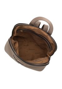 Wittchen - Damski plecak z ekoskóry z nitami trapezowy beżowy. Kolor: beżowy. Materiał: skóra ekologiczna. Wzór: aplikacja, haft. Styl: elegancki #2