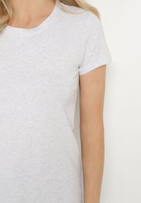 Born2be - Jasnoszary Klasyczny T-shirt z Bawełny Olinisea. Okazja: na co dzień. Kolor: szary. Materiał: bawełna. Styl: klasyczny #4
