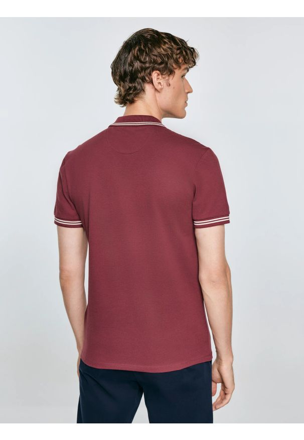 Big-Star - Koszulka męska polo bordowa Poller 604. Okazja: do pracy, na randkę. Typ kołnierza: polo. Kolor: czerwony. Materiał: jeans, dzianina. Wzór: haft. Styl: sportowy, klasyczny, elegancki