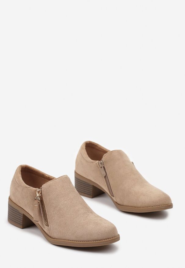 Born2be - Ciemnobeżowe Półbuty na Niskim Słupku z Ozdobnym Suwakiem Aricca. Okazja: na co dzień. Kolor: beżowy. Materiał: jeans. Obcas: na słupku. Styl: elegancki, casual