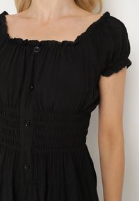 Born2be - Czarna Bawełniana Rozkloszowana Sukienka z Guzikami i Bufiastymi Rękawami Annivi. Okazja: na co dzień. Kolor: czarny. Materiał: bawełna. Styl: klasyczny, elegancki, casual