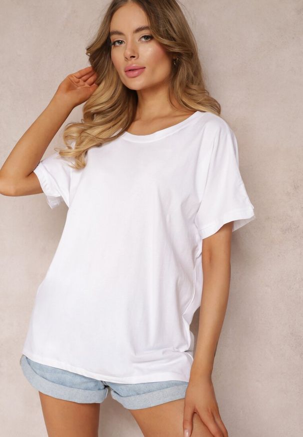 Renee - Biały Bawełniany T-shirt Oversize z Krótkim Rękawem i Dłuższym Tyłem Zanimara. Kolor: biały. Materiał: bawełna. Długość rękawa: krótki rękaw. Długość: krótkie