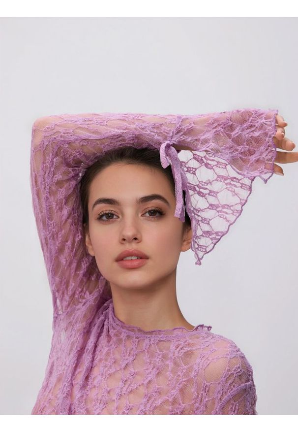 Reserved - Koronkowa bluzka z wiązaniami - fioletowy. Kolor: fioletowy. Materiał: koronka