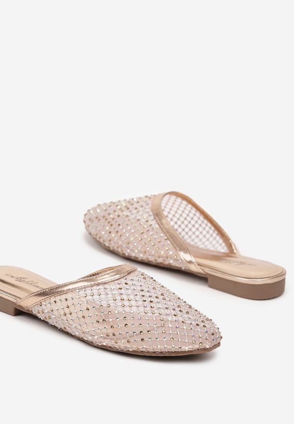 Born2be - Szampańskie Klapki z Transparentnej Siatki z Cyrkoniami Lanissa. Okazja: na co dzień, na imprezę. Kolor: złoty. Materiał: jeans. Wzór: aplikacja. Styl: elegancki, casual