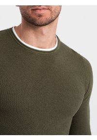 Ombre Clothing - Bawełniany sweter męski z okrągłym dekoltem - ciemnooliwkowy V7 OM-SWSW-0103 - XXL. Kolor: oliwkowy. Materiał: bawełna. Styl: klasyczny #2