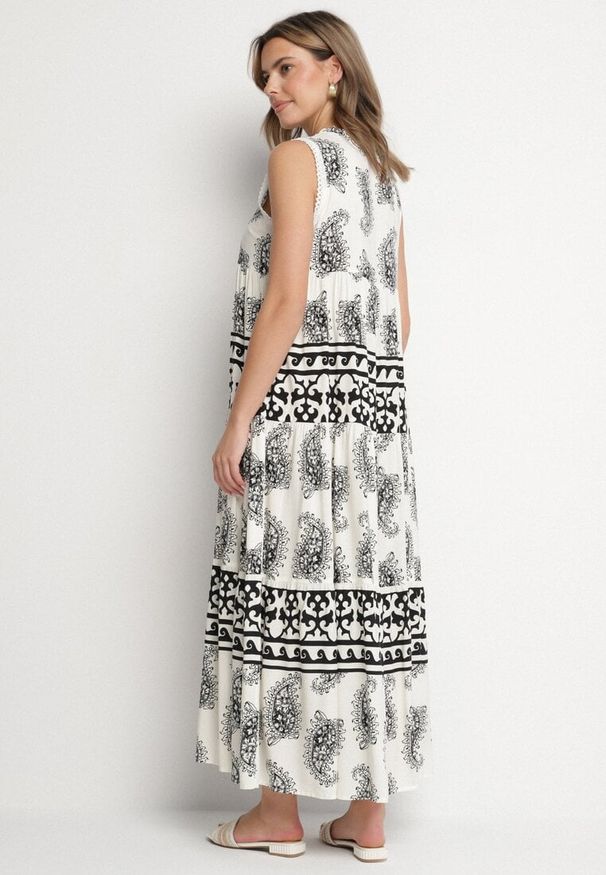 Born2be - Czarna Wiskozowa Sukienka Rozkloszowana z Wiązaniem we Wzór Paisley Mreadia. Kolor: czarny. Materiał: wiskoza. Wzór: paisley