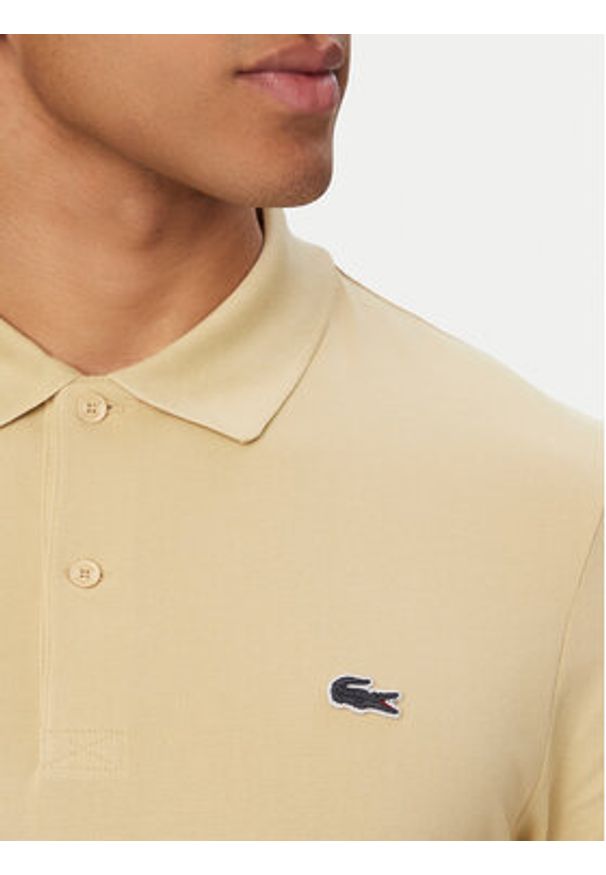 Lacoste Polo DH5522 Beżowy jasny Slim Fit. Typ kołnierza: polo. Kolor: beżowy. Materiał: bawełna