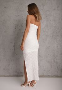 Renee - Biała Koktajlowa Sukienka Bandeau z Bawełnianej Koronki z Rozcięciem na Nogę Manore. Typ kołnierza: dekolt w łódkę. Kolor: biały. Materiał: bawełna, koronka. Długość rękawa: bez ramiączek. Wzór: koronka. Sezon: lato. Typ sukienki: dopasowane. Styl: wizytowy #3