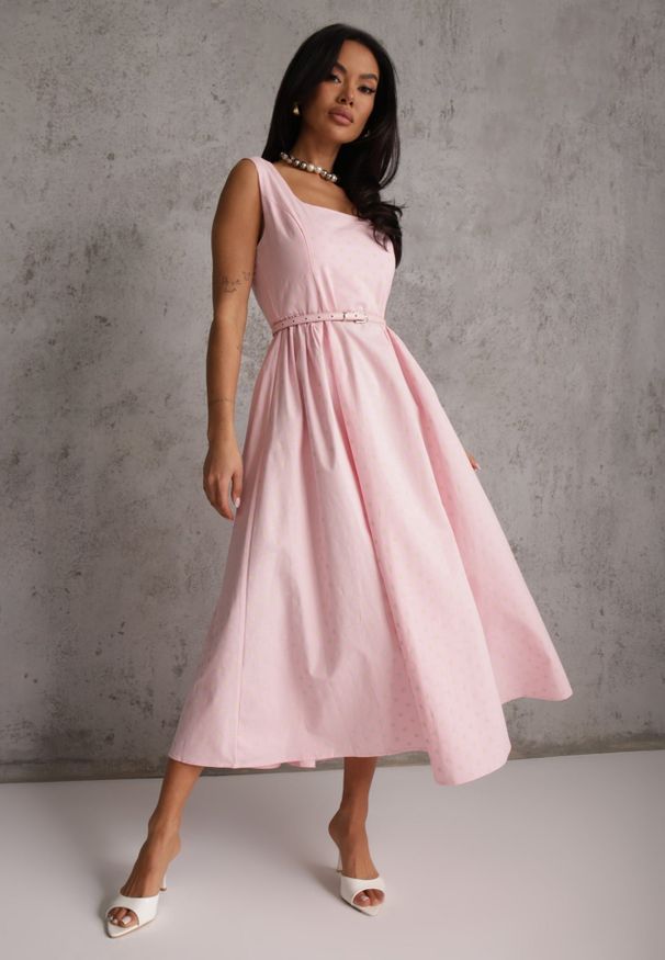 Renee - Różowa Retro Sukienka z Bawełny i Wiskozy w Kropki o Rozkloszowanym Kroju Phrithoe. Okazja: na co dzień. Typ kołnierza: dekolt kwadratowy. Kolor: różowy. Wzór: kropki. Typ sukienki: rozkloszowane, proste. Materiał: wiskoza, bawełna. Długość rękawa: bez rękawów. Sezon: lato. Styl: retro