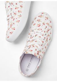 bonprix - Sneakersy z bawełnianego płótna. Kolor: biały. Materiał: bawełna. Wzór: kwiaty #2