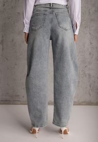 Renee - Jasnoniebieskie Jeansy z Bawełny Barrel Leg High Waist Vezorea. Okazja: na co dzień. Stan: podwyższony. Kolor: niebieski. Sezon: lato. Styl: casual #4