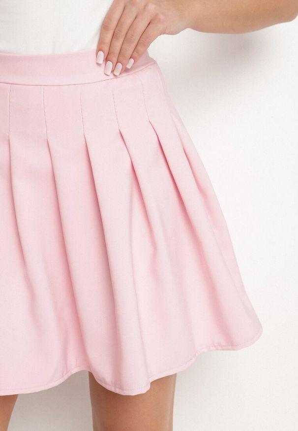 Born2be - Różowa Spódnica Mini z Zakładkami Colraci. Kolor: różowy