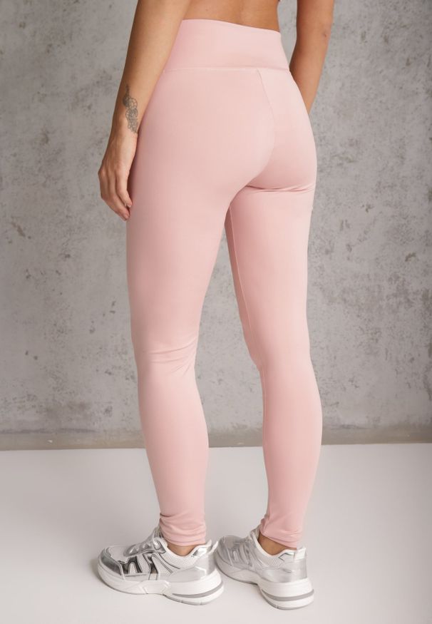 Renee - Różowe Legginsy Basic z Modelującą Wstawką w Pasie Liacan. Okazja: na co dzień. Kolor: różowy. Długość: krótkie. Styl: casual