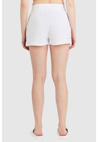 Guess - GUESS Białe szorty damskie z kolorowym logo, Rozmiar L. Kolor: biały. Materiał: bawełna. Wzór: kolorowy #4