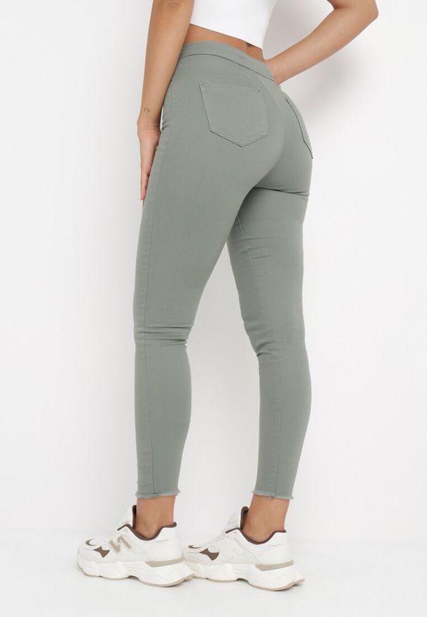 Born2be - Zielone Spodnie Skinny Biscova. Kolor: zielony. Styl: elegancki