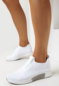 Born2be - Białe Buty Sportowe Quintela. Okazja: na co dzień. Kolor: biały. Materiał: materiał. Szerokość cholewki: normalna