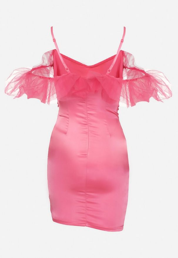 Born2be - Fuksjowa Marszczona Dopasowana Sukienka z Satyny na Ramiączkach z Tiulowym Wykończeniem Tinasolti. Okazja: na co dzień. Kolor: różowy. Materiał: tiul, satyna. Długość rękawa: na ramiączkach. Wzór: aplikacja. Styl: casual, klasyczny, elegancki, wizytowy