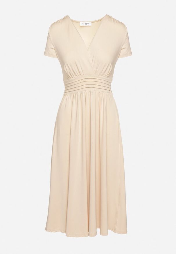 Born2be - Beżowa Taliowana Sukienka z Dekoltem na Zakładkę Quimadea. Okazja: na spotkanie biznesowe. Kolor: beżowy. Materiał: materiał. Wzór: aplikacja. Styl: biznesowy, elegancki