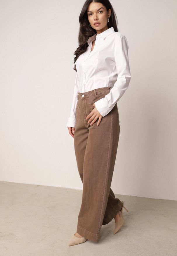 Born2be - Brązowe Bawełniane Jeansy o Szerokim Kroju z Wysokim Stanem Kyltyse. Okazja: do pracy, na co dzień. Stan: podwyższony. Kolor: brązowy. Długość: krótkie. Styl: casual