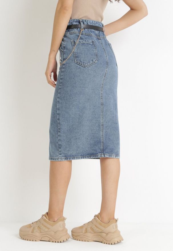 Born2be - Niebieska Spódnica Jeansowa o Ołówkowym Fasonie z Paskiem w Komplecie Sillae. Kolor: niebieski. Materiał: jeans