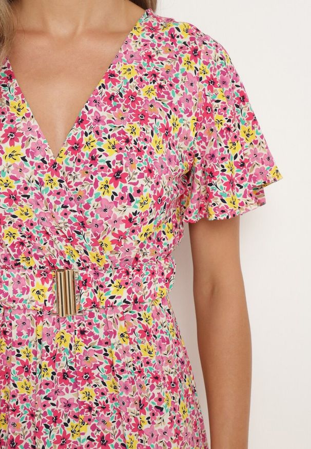 Born2be - Różowa Wiskozowa Sukienka z Kopertowym Dekoltem i Gumką w Pasie z Paskiem i Rozcięciem Vikama. Okazja: na spacer, na imprezę. Typ kołnierza: dekolt kopertowy. Kolor: różowy. Materiał: wiskoza. Typ sukienki: kopertowe. Styl: elegancki