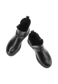 Czarne Botki Armodo Damskie Buty Ze Skóry Naturalnej. Zapięcie: pasek. Kolor: czarny. Materiał: skóra. Wzór: grochy. Obcas: na platformie #5
