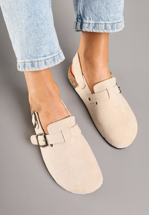 Born2be - Beżowe Sandały Chodaki z Klamerką i Paskiem na Pięcie Norilsa. Okazja: na co dzień. Kolor: beżowy. Materiał: jeans. Obcas: na obcasie. Styl: casual. Wysokość obcasa: niski