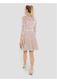 Swing Sukienka koktajlowa 77761210 Różowy Regular Fit. Kolor: różowy. Materiał: syntetyk. Styl: wizytowy #2