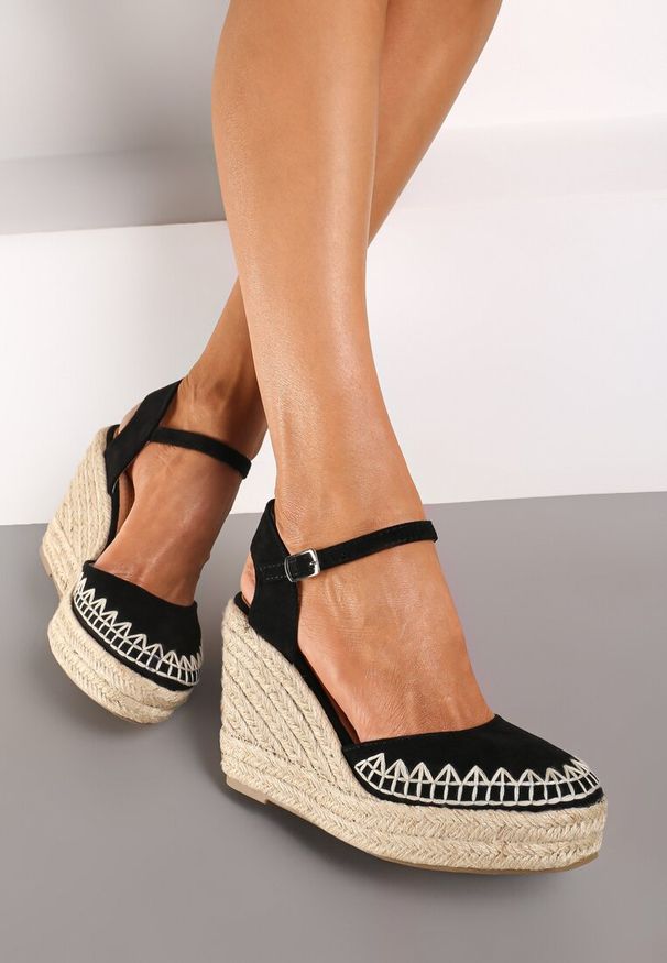 Renee - Czarne Sandały Typu Espadryle na Koturnie z Jutową Plecionką Missarae. Okazja: na co dzień. Kolor: czarny. Sezon: lato. Obcas: na koturnie. Styl: wakacyjny, elegancki, casual
