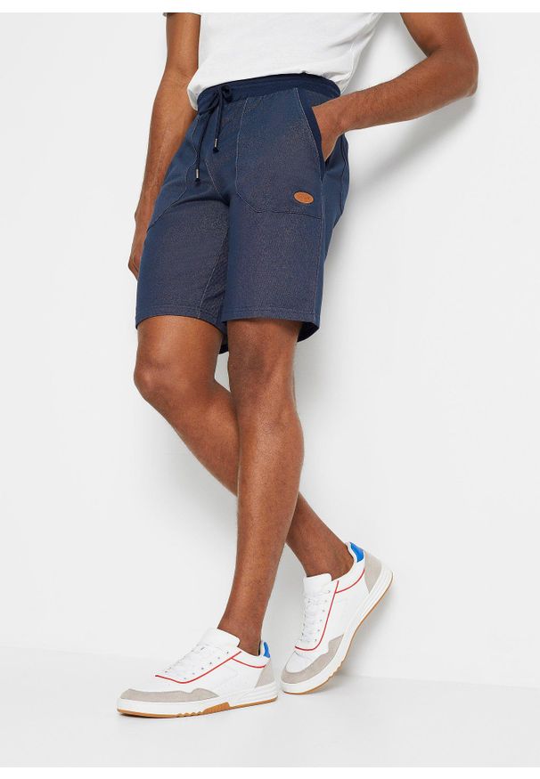 bonprix - Bermudy dresowe w optyce dżinsowych. Kolor: niebieski. Materiał: dresówka. Styl: sportowy
