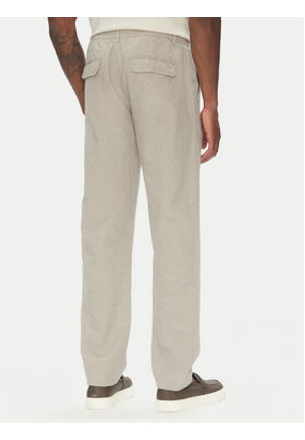 Lindbergh Spodnie materiałowe 30-008003 Szary Tapered Fit. Kolor: szary. Materiał: bawełna