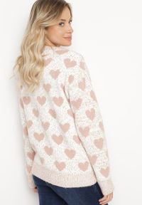 Born2be - Różowo-Beżowy Sweter z Wełną o Prostym Kroju Zdobiony Wzorem w Serca Zenina. Kolor: różowy. Materiał: wełna. Wzór: aplikacja. Sezon: zima